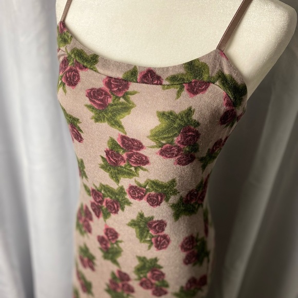 BETSEY JOHNSON sexy floral dress. - Picture 2 of 14
